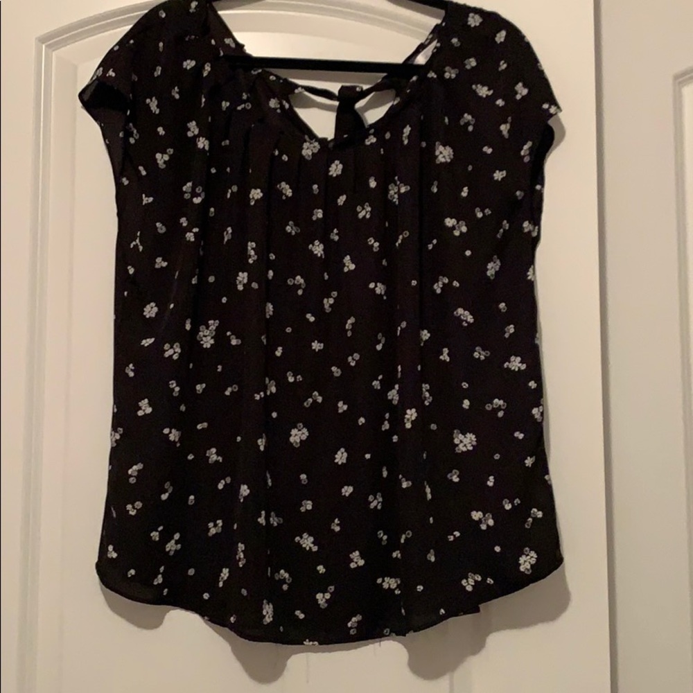 Pretty black with white floral flowy top